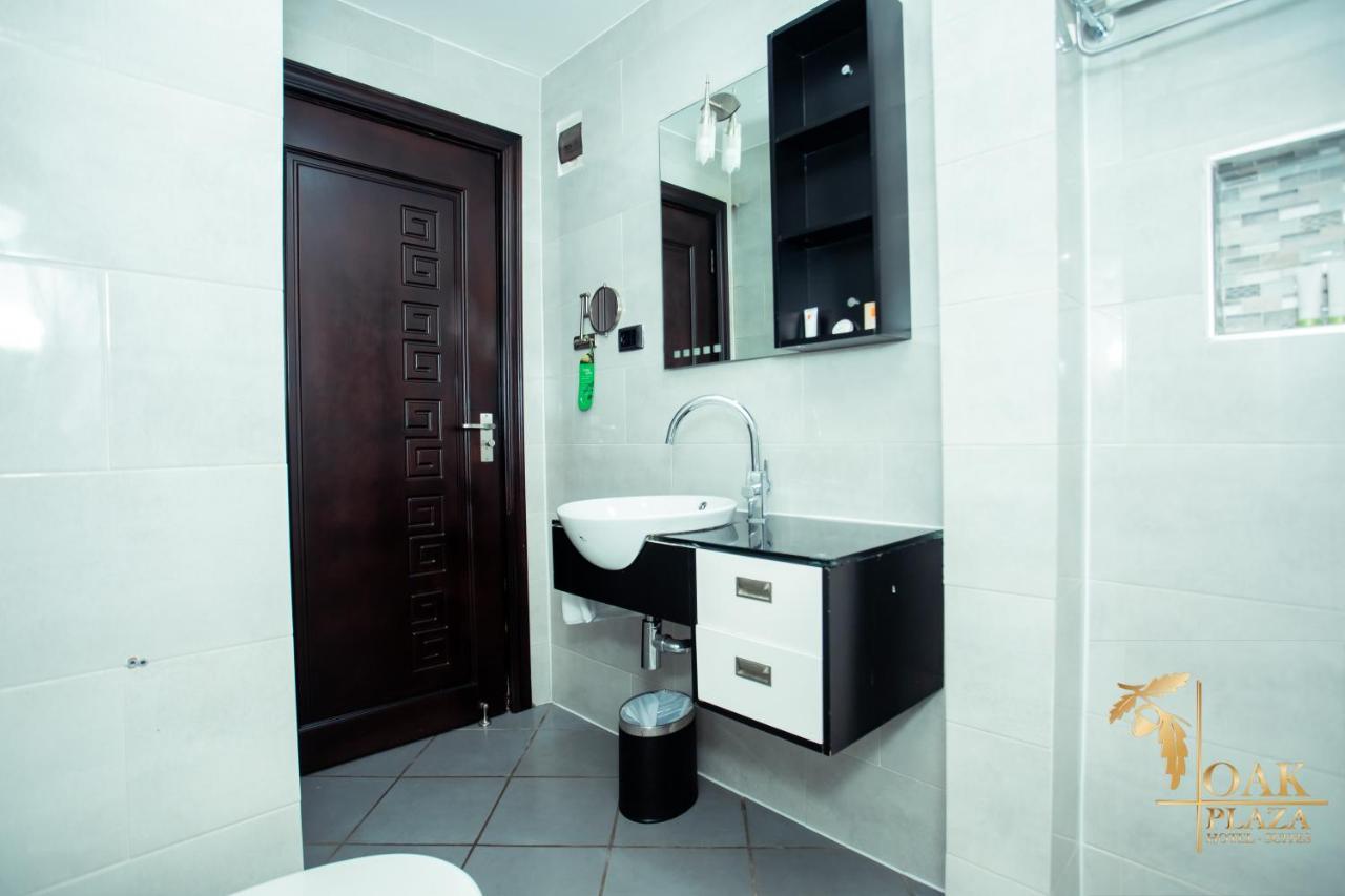 Oak Plaza Hotels East Airport Accra Extérieur photo