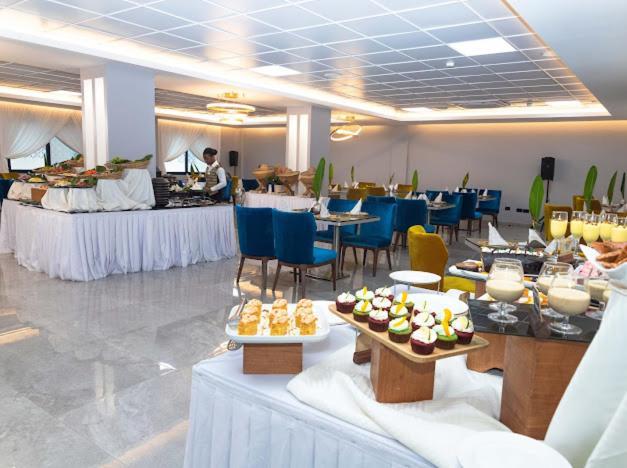 Oak Plaza Hotels East Airport Accra Extérieur photo