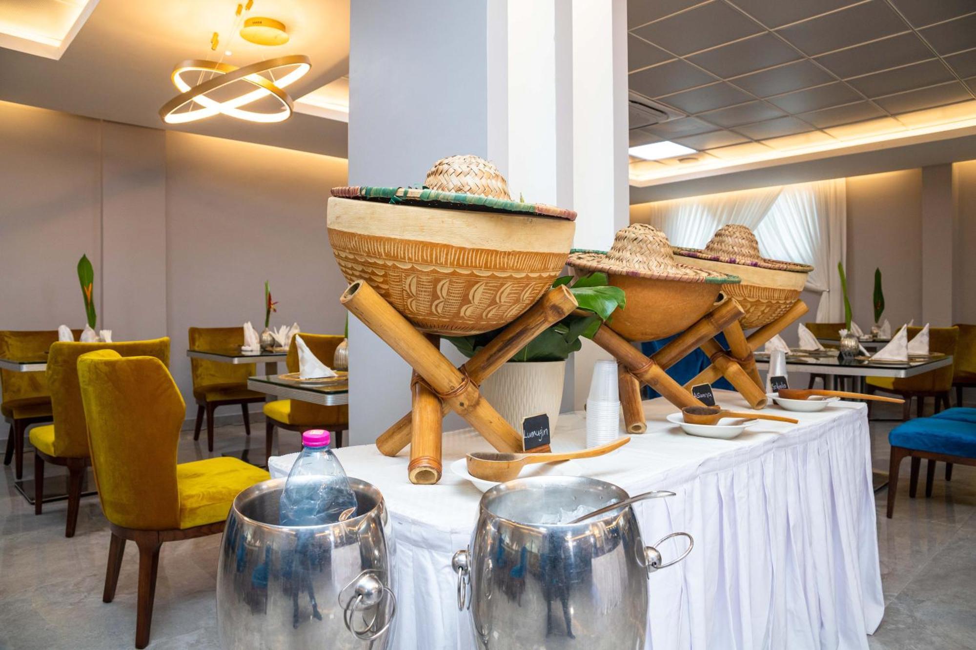 Oak Plaza Hotels East Airport Accra Extérieur photo