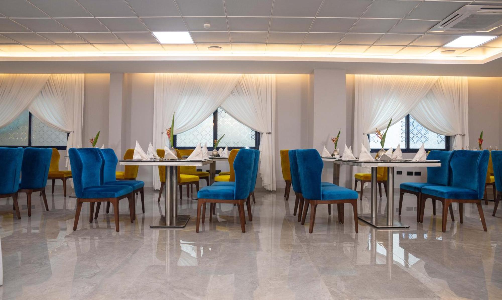 Oak Plaza Hotels East Airport Accra Extérieur photo
