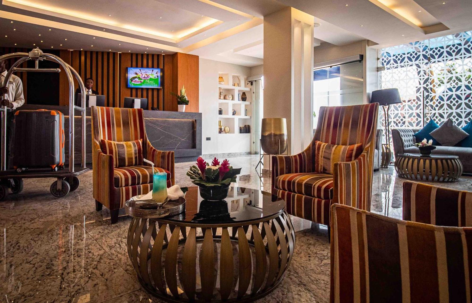 Oak Plaza Hotels East Airport Accra Extérieur photo